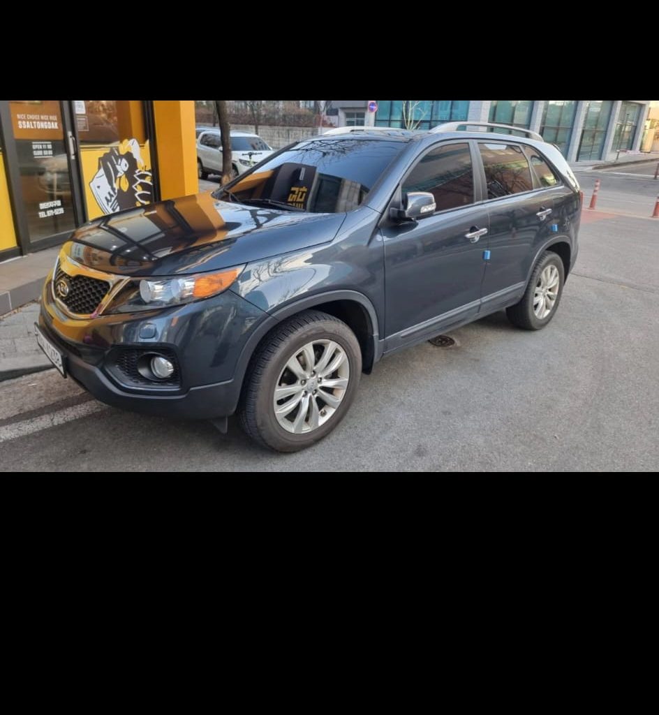 Pre-shipment Kia Sorento exterior side view at SH GLOBAL inspection yard